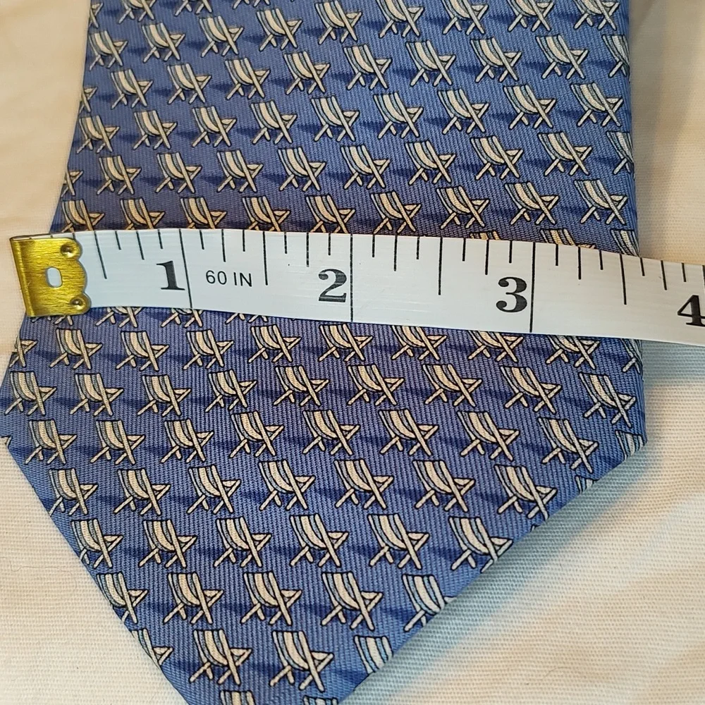 Vineyard Vines blue hand painted lounge chair tie